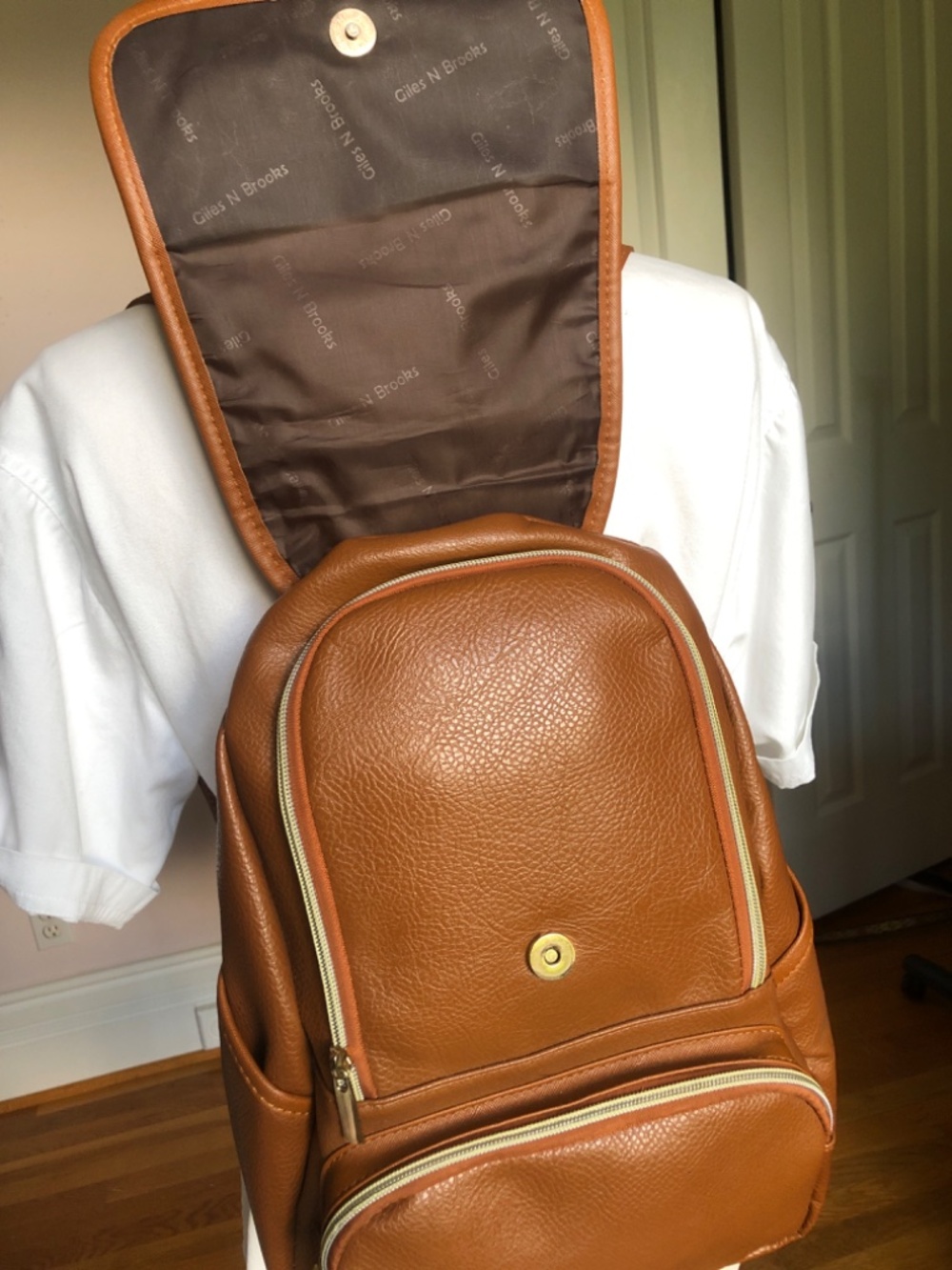 Small Chic Backpack - Picture 6 of 8